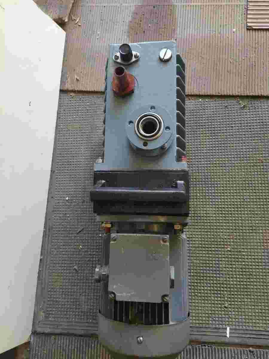 Вакуумний пластинчасто-роторний насос НВР-4,5Д, фото 1