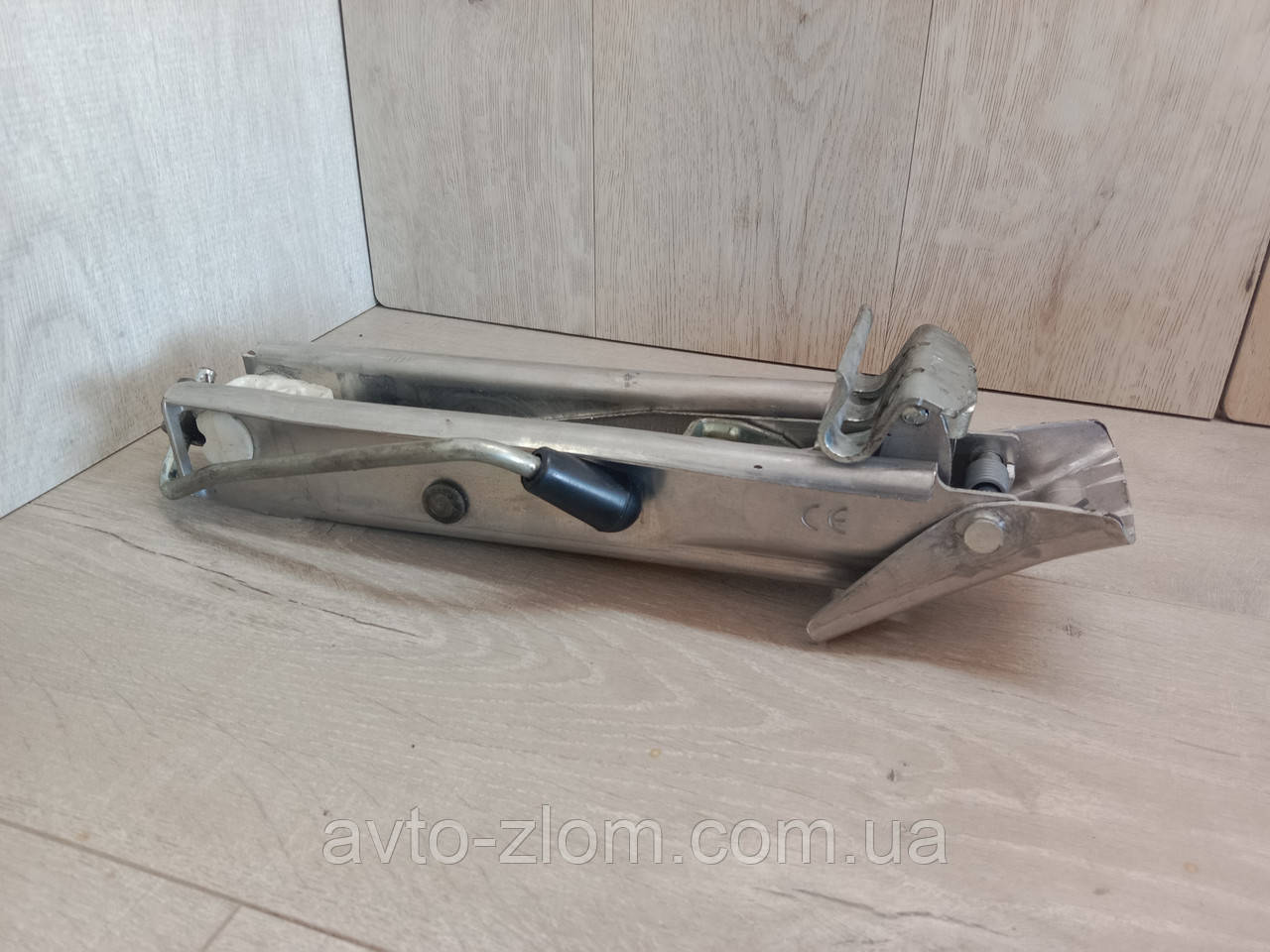 Домкрат Volkswagen Polo 9N, Skoda Fabia. Поло, Фабія. 6Q0011031D.