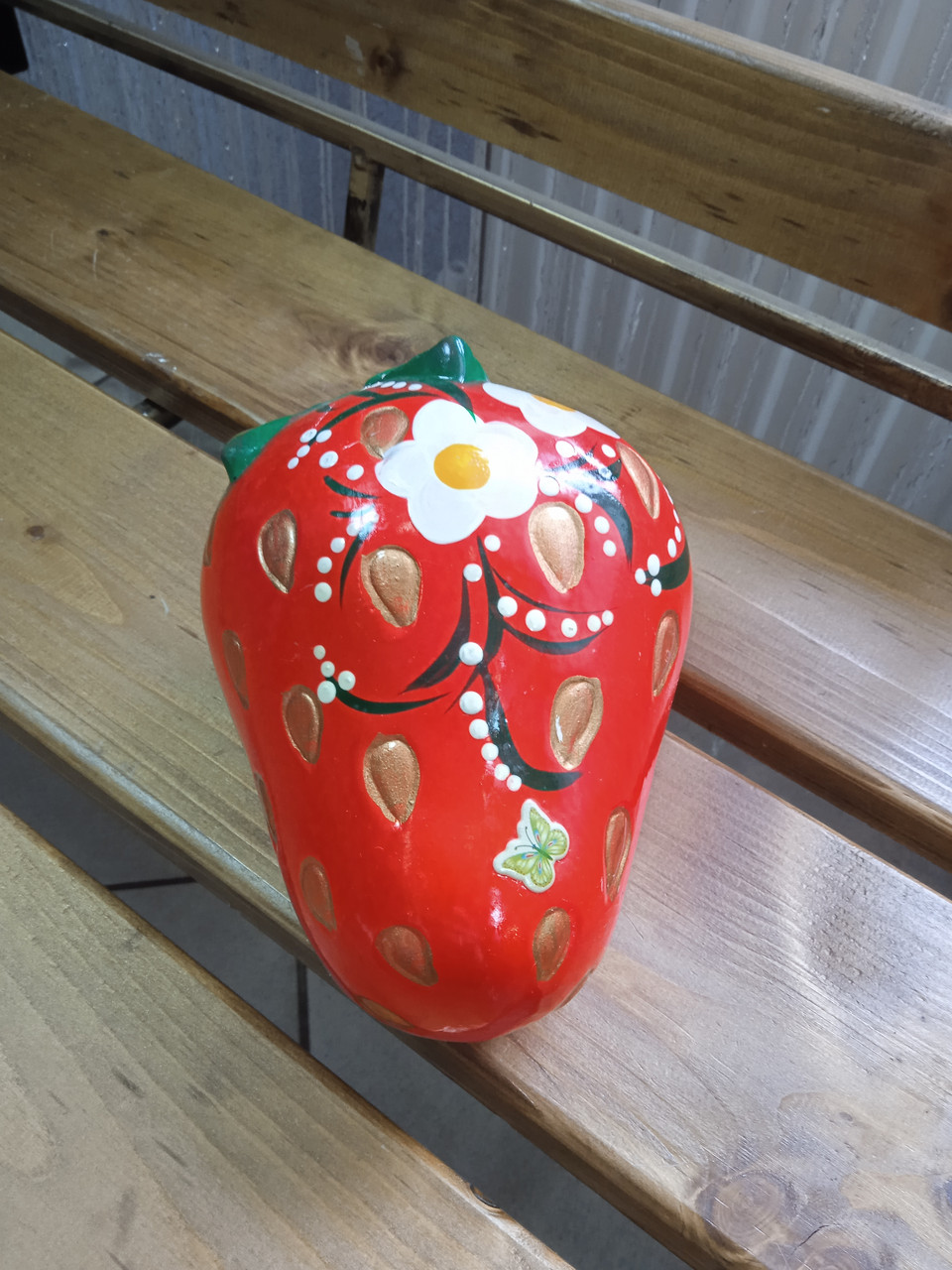 Садова фігура полуниця керамічна