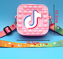 Дитяча  силіконова сумочка Pop It-гаманець C4351 TikTok Рожева, фото 3