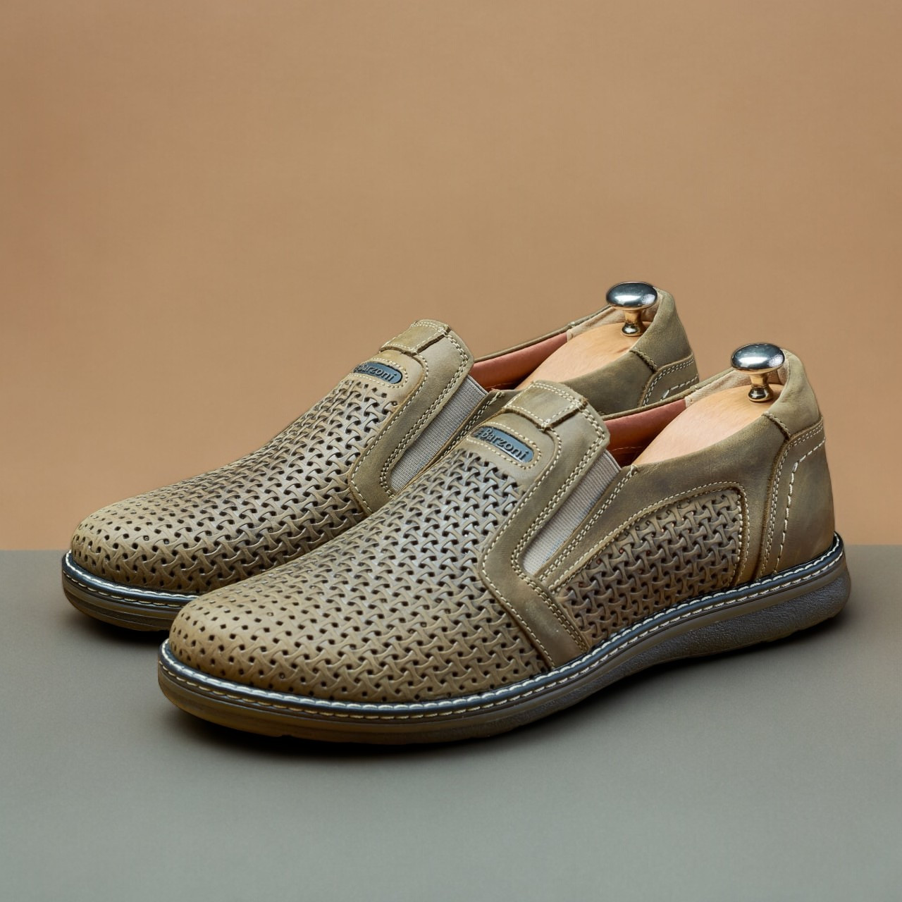 Чоловічі літні мокасини шкіряні (натуральна шкіра, перфорація) бежеві, чоловічі літні туфлі, розмір 40 41 42 43 44 45, фото 1