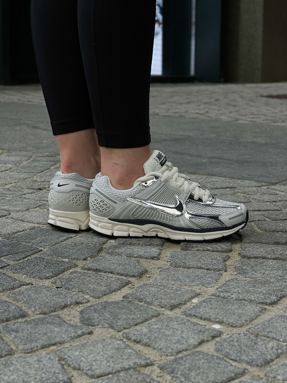 Кроссовки женские Nike Zoom Vomero 5 "Photon Dust Metallic Silver" / FD0884-025, фото 1