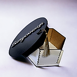 Святкова коробка-бокс у вигляді виппускної шапки з написом, фото 3