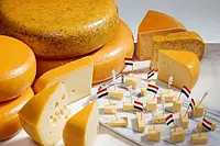 Сир Banana Style Dutch Farmhouse Cheese 50% ваговий за 500г