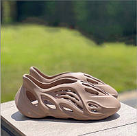 Женские кроссовки тапочки Adidas Yeezy Foam Runner цвет шоколад полномерные