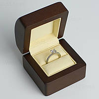 Деревянная коробочка для кольца и кольца для предложения Dakota 60х60x60мм футляр со светлой подушечкой