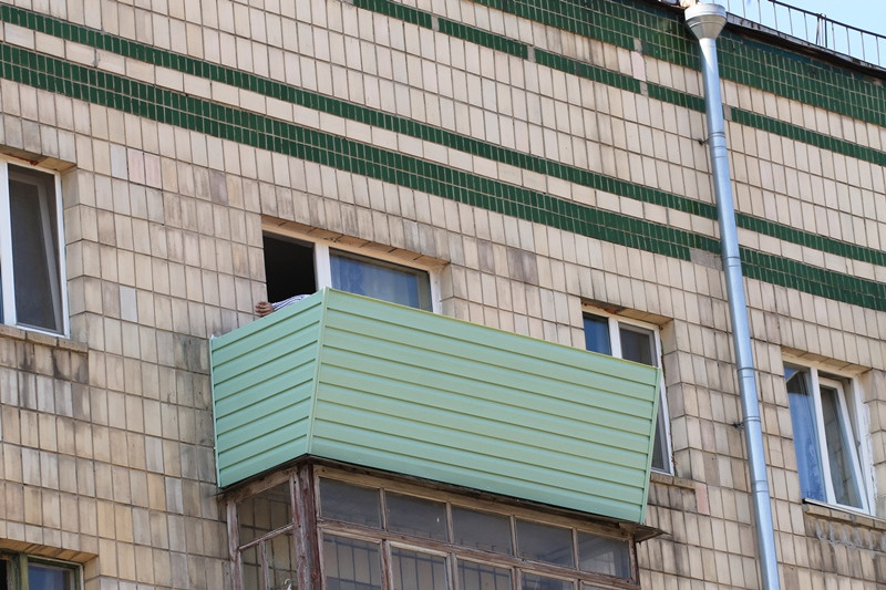 Остекление балконов с крышей - фото 4 - id-p18658758