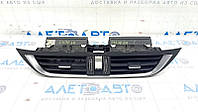 Дефлектор воздуховода передней панели центральный Alfa Romeo Stelvio 18- царапина, надломано крепление