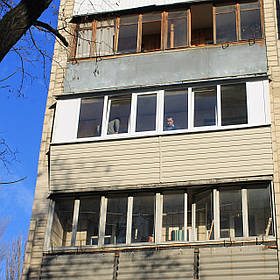 Балкон під ключ у вітальні