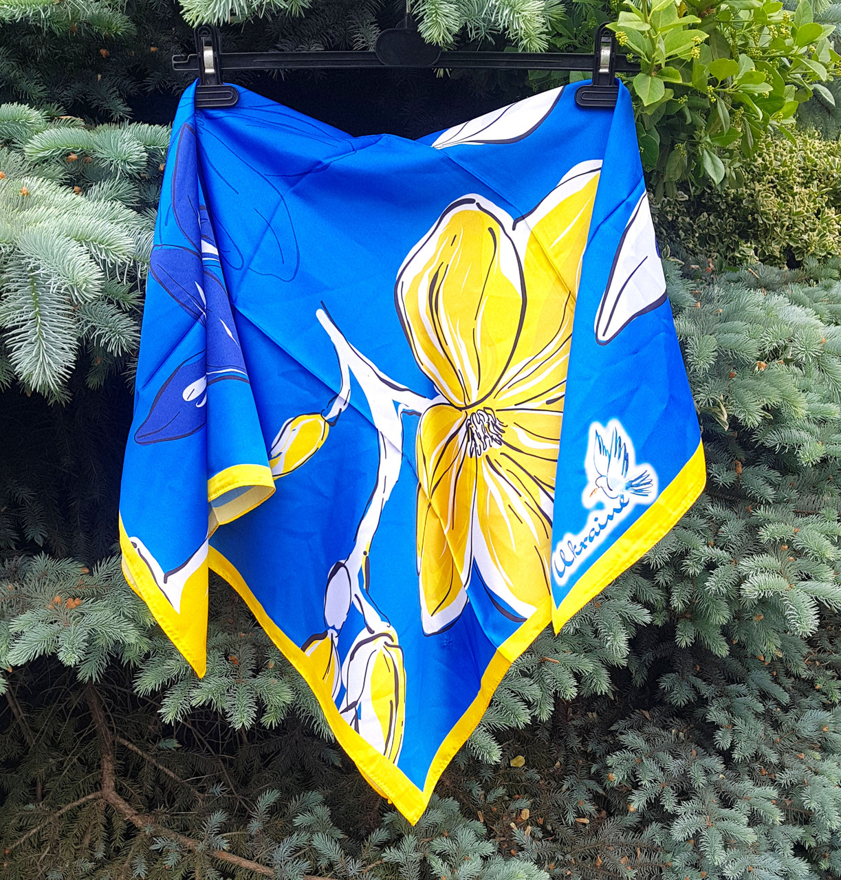 Хусткка шовкова синя з квітами синіми та жовтими патріотична Укриїна 65