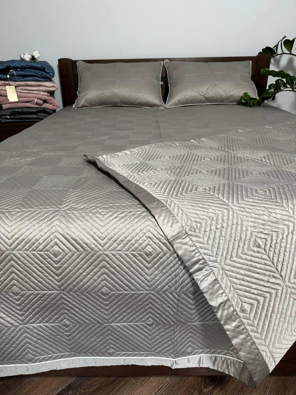 Покривало двухстороннє стьобане з наволочками Євро