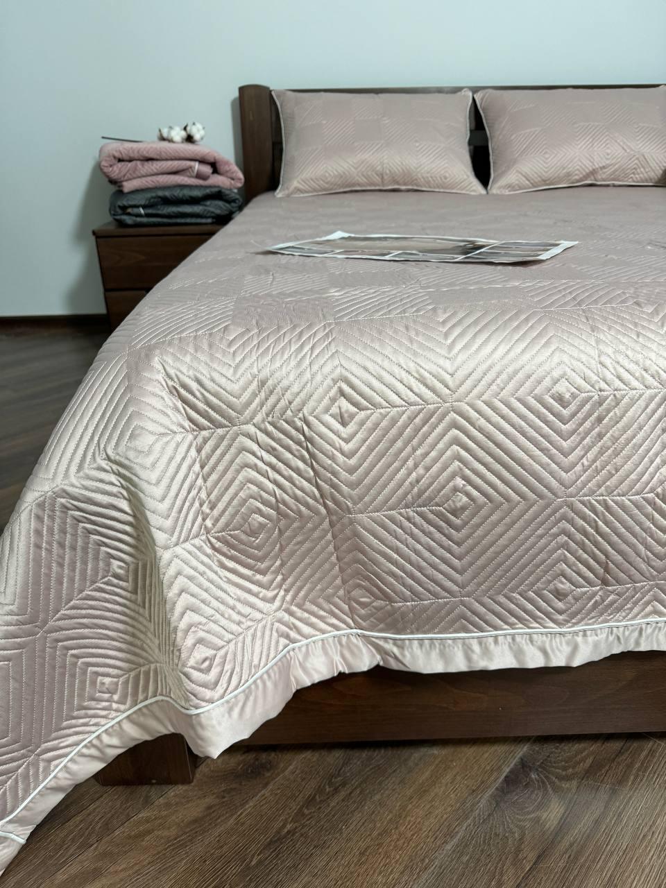 Покривало двухстороннє стьобане з наволочками Євро