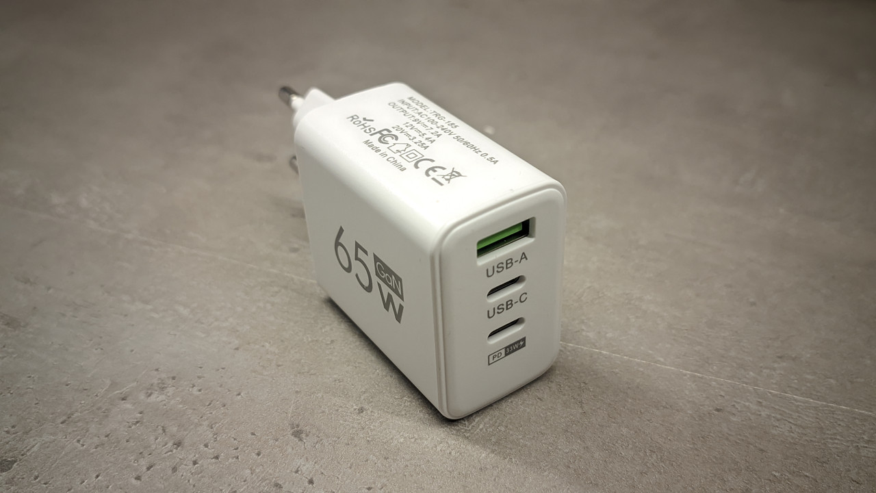 Зарядний пристрій USB 65W GAN 1*USB-A 1*PD33W 1*USB-C білий новий