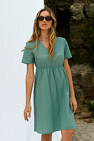 Літня сукня з вишитого батисту прямого кріою із завищеною талією 42-52 розміри різні кольори