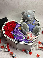 Бокс на подарунок для дівчини з солодощами мілка раваело ведмедиком та мильними трояндами BuyIT