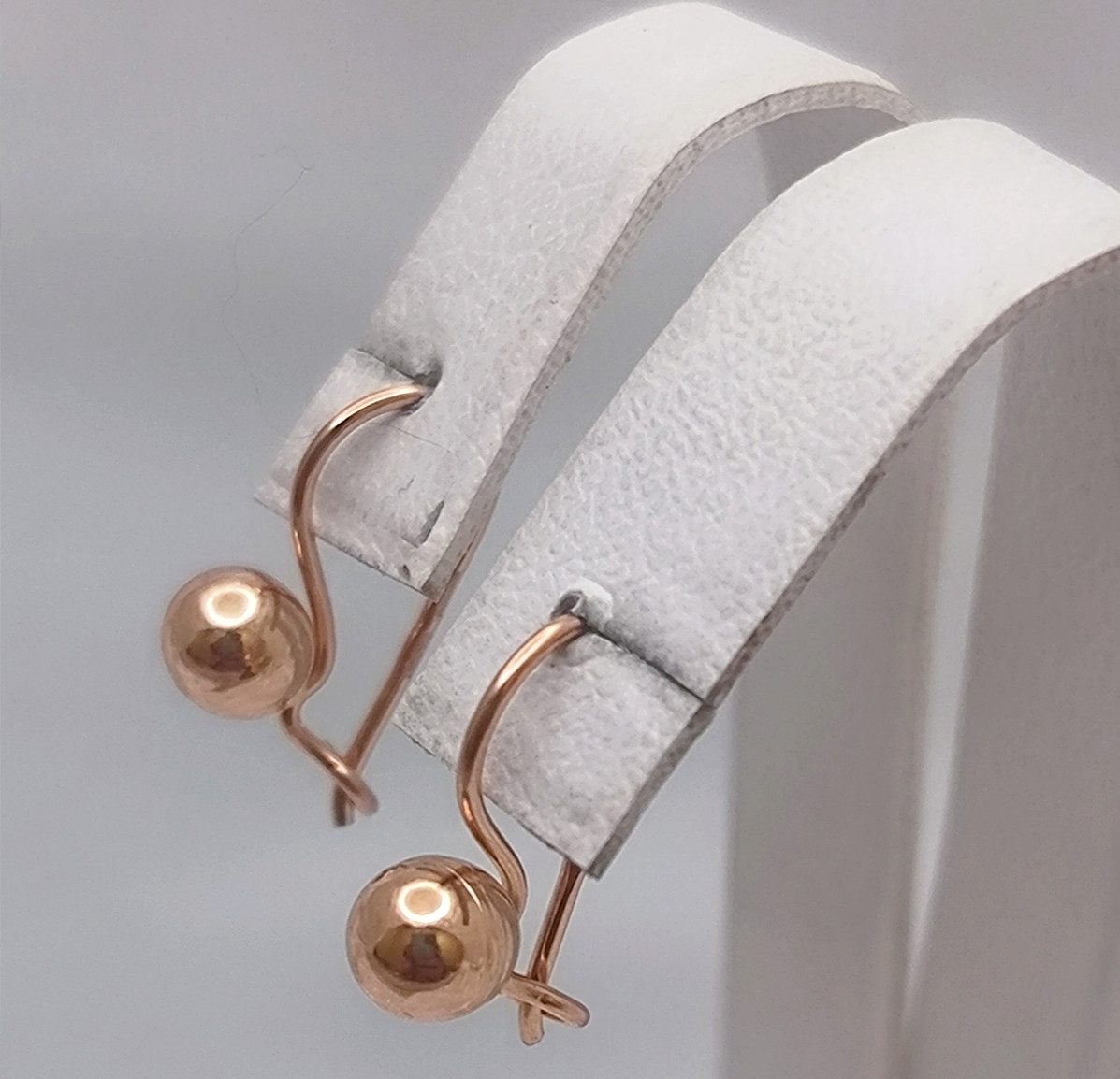 Золоті сережки 585 проби в червоному золоті з алмазними гранями