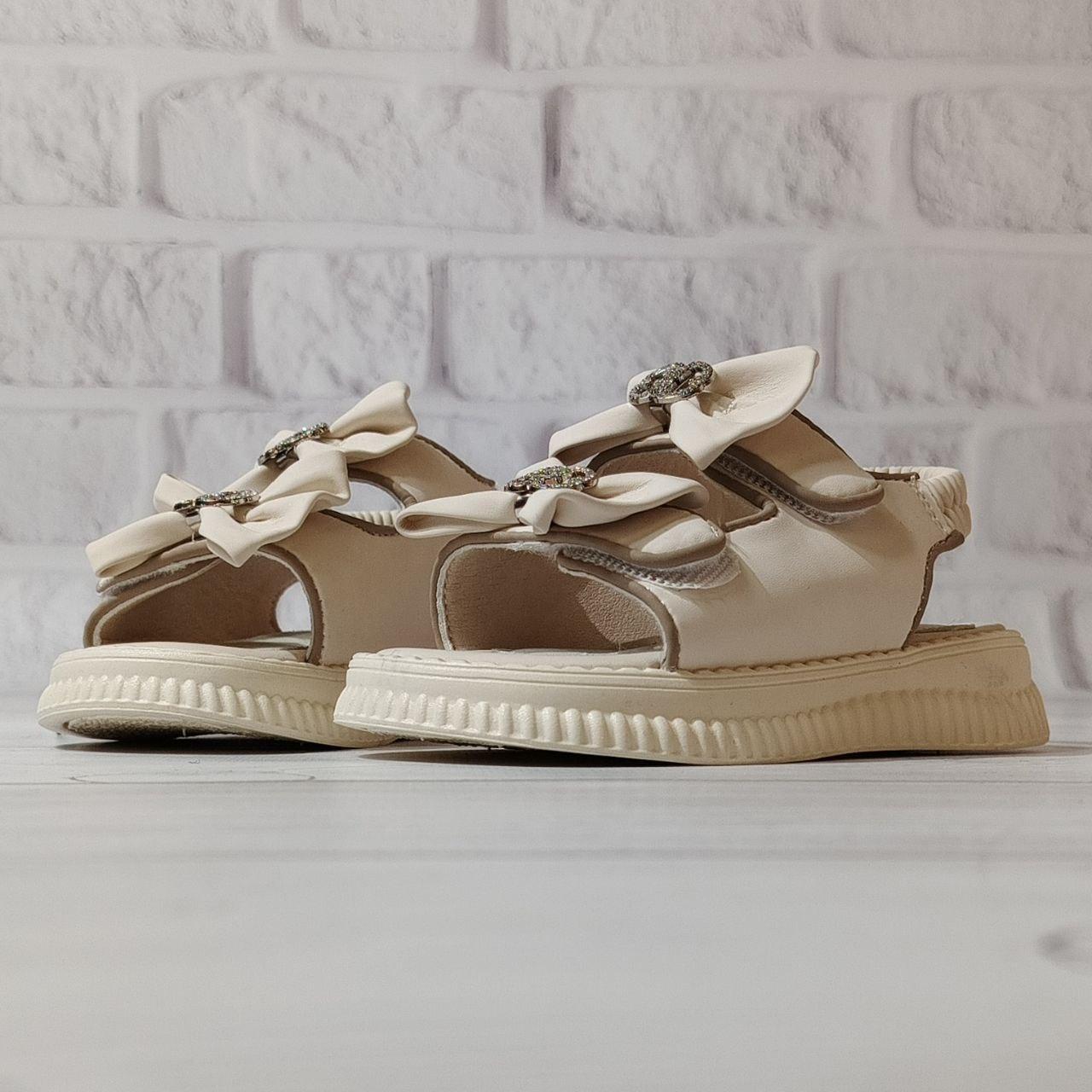 Бежеві босоніжки для дівчинки на липучці з бантиками, фото 1