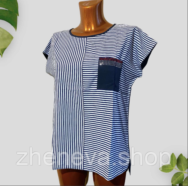 Стильна легка літня жіноча смугаста синя біла футболка з красивим із кишенею, фото 1