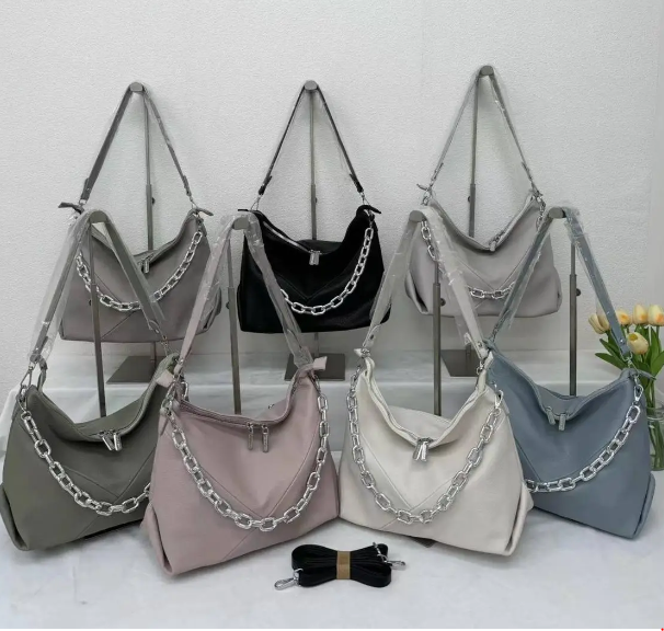 Сумочка жіноча містка на блискавці з ланцюжком зі штучної шкіри у різних кольорах Fedya, фото 1