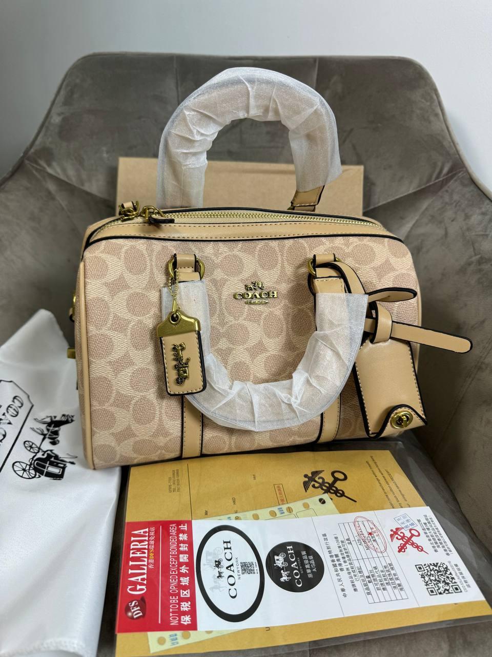 Жіноча сумка Коуч бежева Coach Beige
