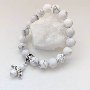 Браслет із натурального каменю Говліт (Кахолонг) d 10мм з підвіскою Ангел