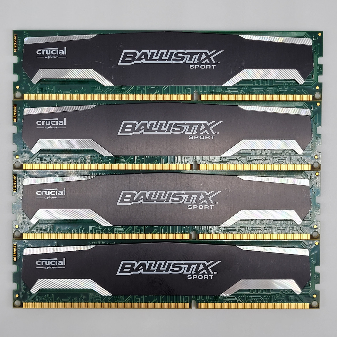 Комплект оперативної пам'яті Crucial Ballistix DDR3 16 Gb (4x4Gb) 1600MHz 12800U 2R8 CL9 (BLS4G3D1609DS1S00) Б/В