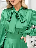 Зелена шовкова сукня з бантом розмір L