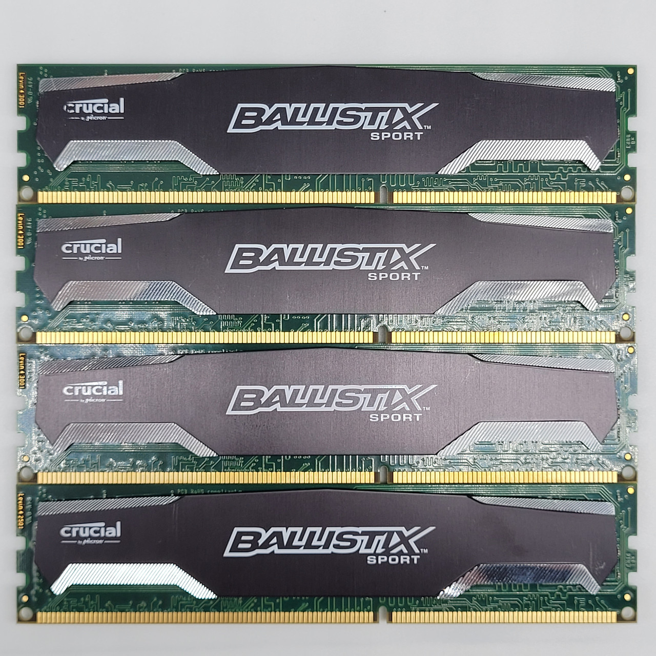 Комплект оперативної пам'яті Crucial Ballistix DDR3 16 Gb (4x4Gb) 1600MHz 12800U 2R8 CL9 (BLS4G3D1609DS1S00) Б/В