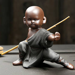 Статуетка Кунгфу Пройті три рівні вночі