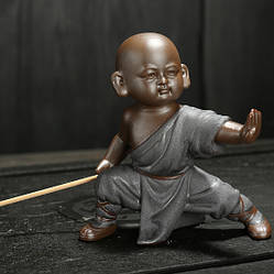 Статуетка Кунгфу Пройті три рівні вночі