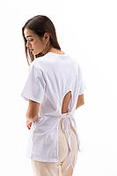 Жіноча біла футболка з вирізом на спині знизу