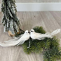 Декоративная белая птица 15 см для украшения елки на клипсе (натуральный пух и перо)