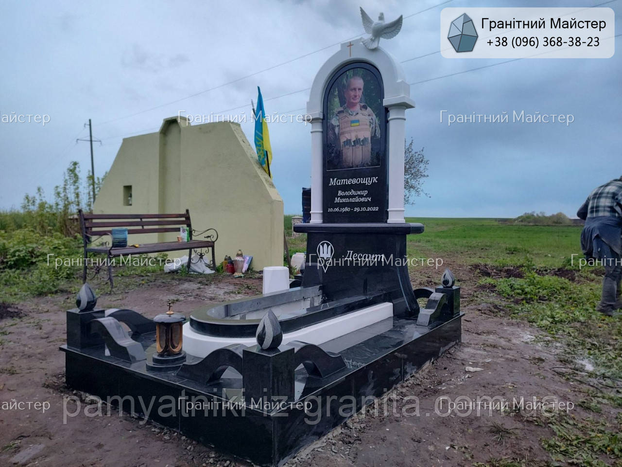 Пам'ятник воїну з граніту з кольоровим портретом № 186