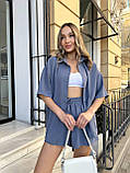 Сірий жіночий літній прогулянковий костюм із жатого крепу: сорочка та шорти, фото 2