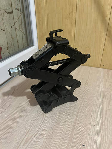 Домкрат Renault Рено (ID#2222488918), ціна: 550 ₴, купити на Prom.ua