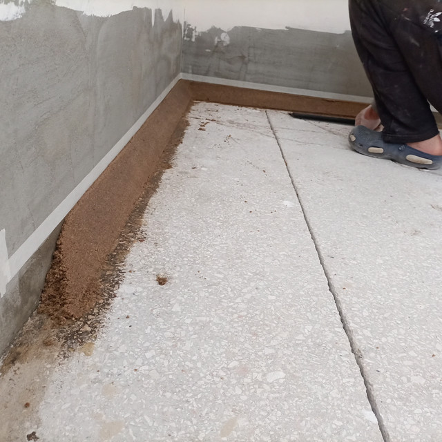 Послуги влаштування монолітного плінтусу