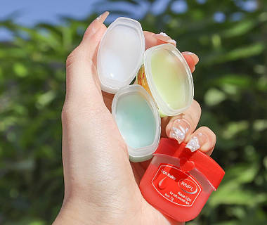 Набір бальзамів для губ (вазелін) із 4 шт. з різними ароматами Wnp