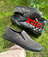Мужские летние туфли из гидрофобного нубука в сером цвете с перфорацией от фирмы Detta