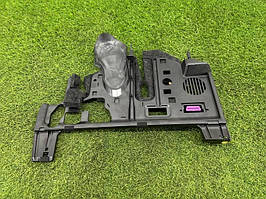 Накладка торпедо нижня AUDI A4 B9 2.0L 2017 лев. (б/у)