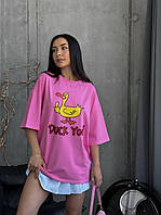IZI Молодежная розовая оверсайз футболка со спущенным плечом и оригинальным принтом спереди 42-46