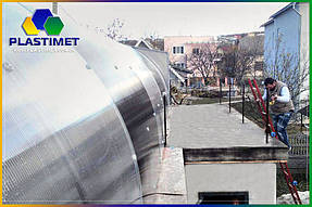 Всі роботи велись на другому поверсі, що досить ускладнило установку теплиці та накриття