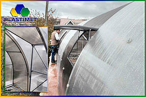 В теплиці було встановлено 4 вікна - два бокових та два в торцях