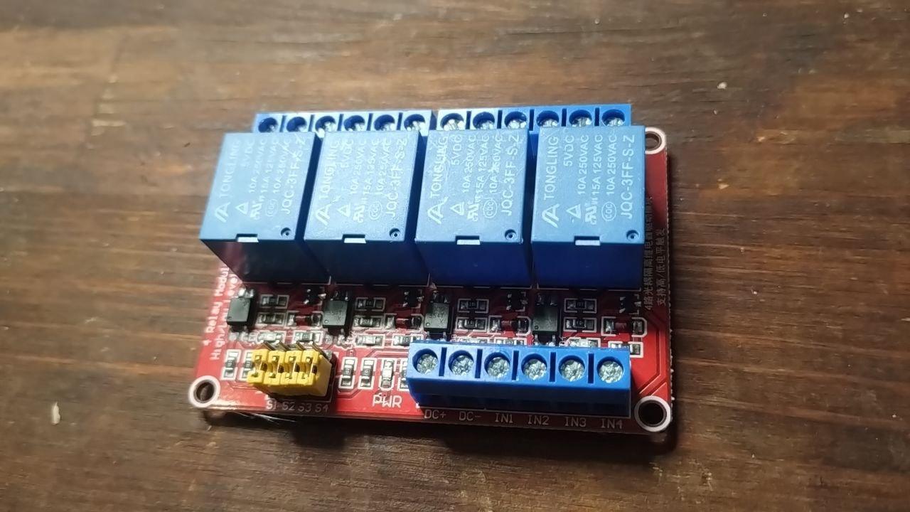 Модуль 4-канальний реле 5V з перемикачем H/L