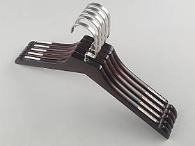 Плічка довжиною 38,5 см. Дерев'яні коричневого кольору з антиковзною силіконовою резинкою, в упаковці 5 штук