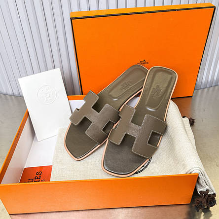 Жіночі сірі шкіряні шльопанці Hermes Oran ермес Гермес шкіра на плоскій підошві, фото 1
