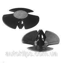 Кліпса шумоізоляції капота Chrysler / Jeep Compass, Cherokee, Grand Cherokee, Liberty, Patriot / Dodge / Fiat /EOM:4878883AA