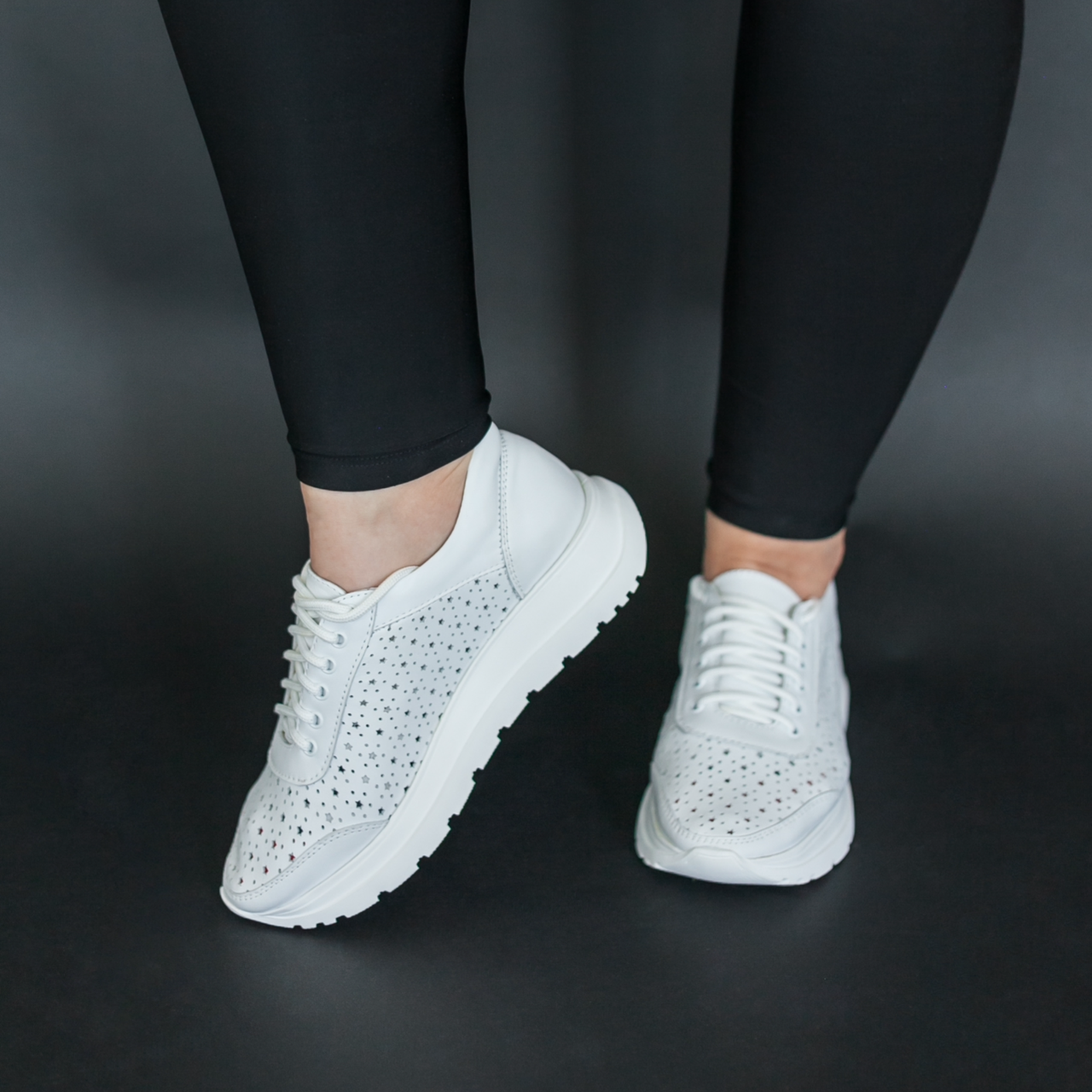 Жіночі кросівки з перфорованої шкіри білого кольору “Style Shoes”