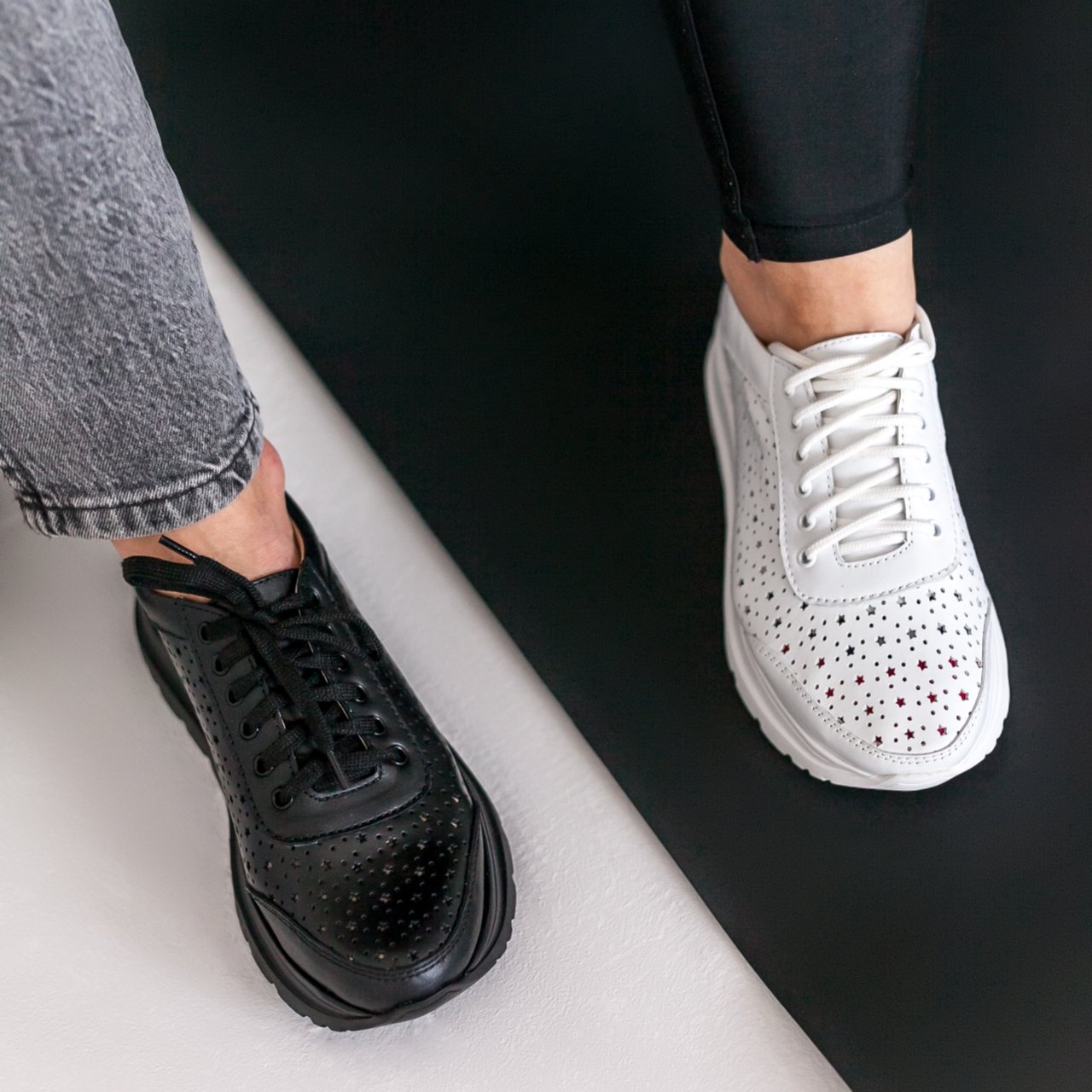 Жіночі шкіряні кросівки у чорному кольорі з перфорацією “Style Shoes”