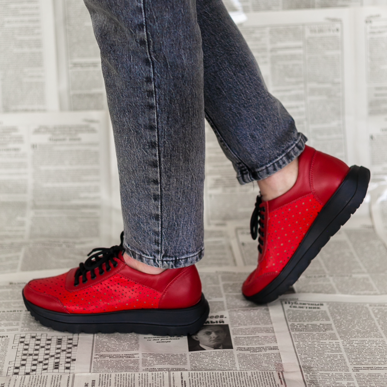 Кросівки жіночі літні зі шкіри червоного кольору “Style Shoes”