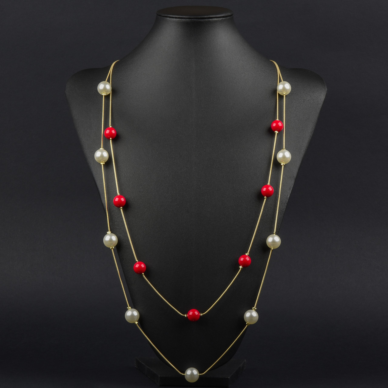 Кольє довге на металевому золотистому ланцюжку двошарове з білими та червоними намистинами довжина 85-90 см